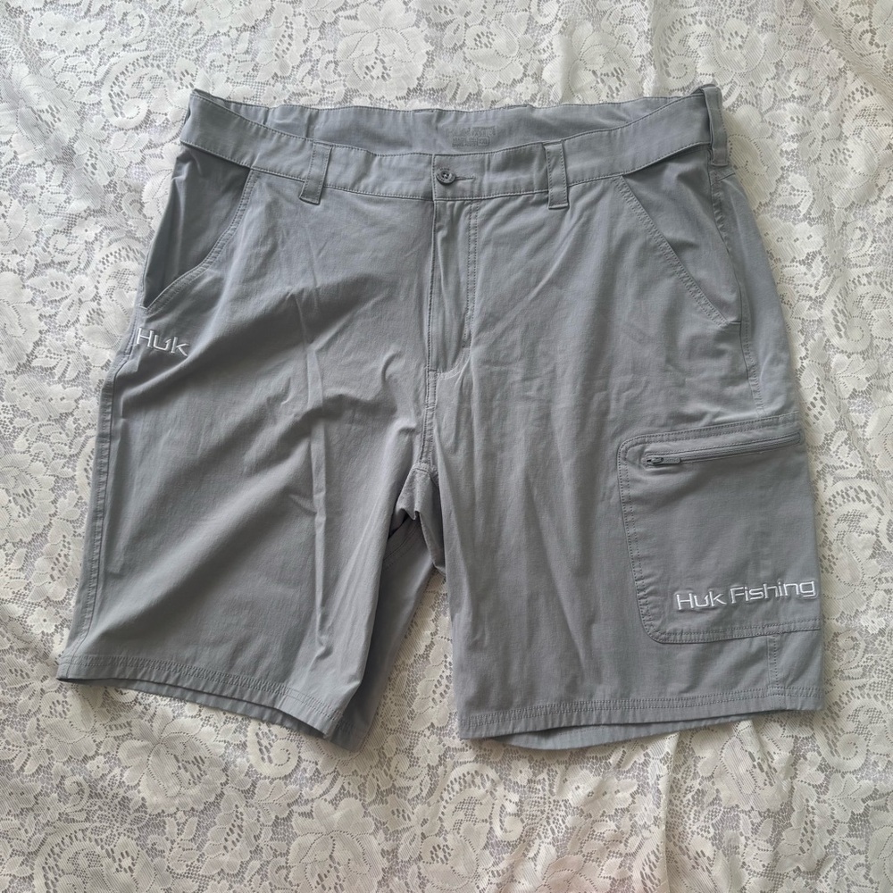 Huk Fishing Shorts Men’s XXL Gray Tech Cargo Stretch Waist Outdoor Performance